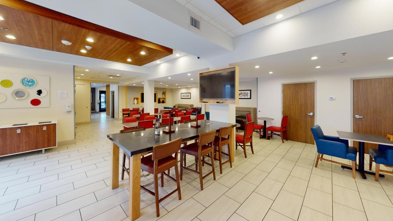 Holiday Inn Express South Burlington By Ihg Exterior foto